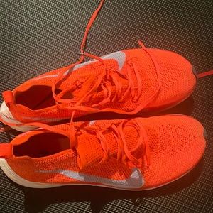 Nike women's vaporfly 4% flyknit performance size 8 used